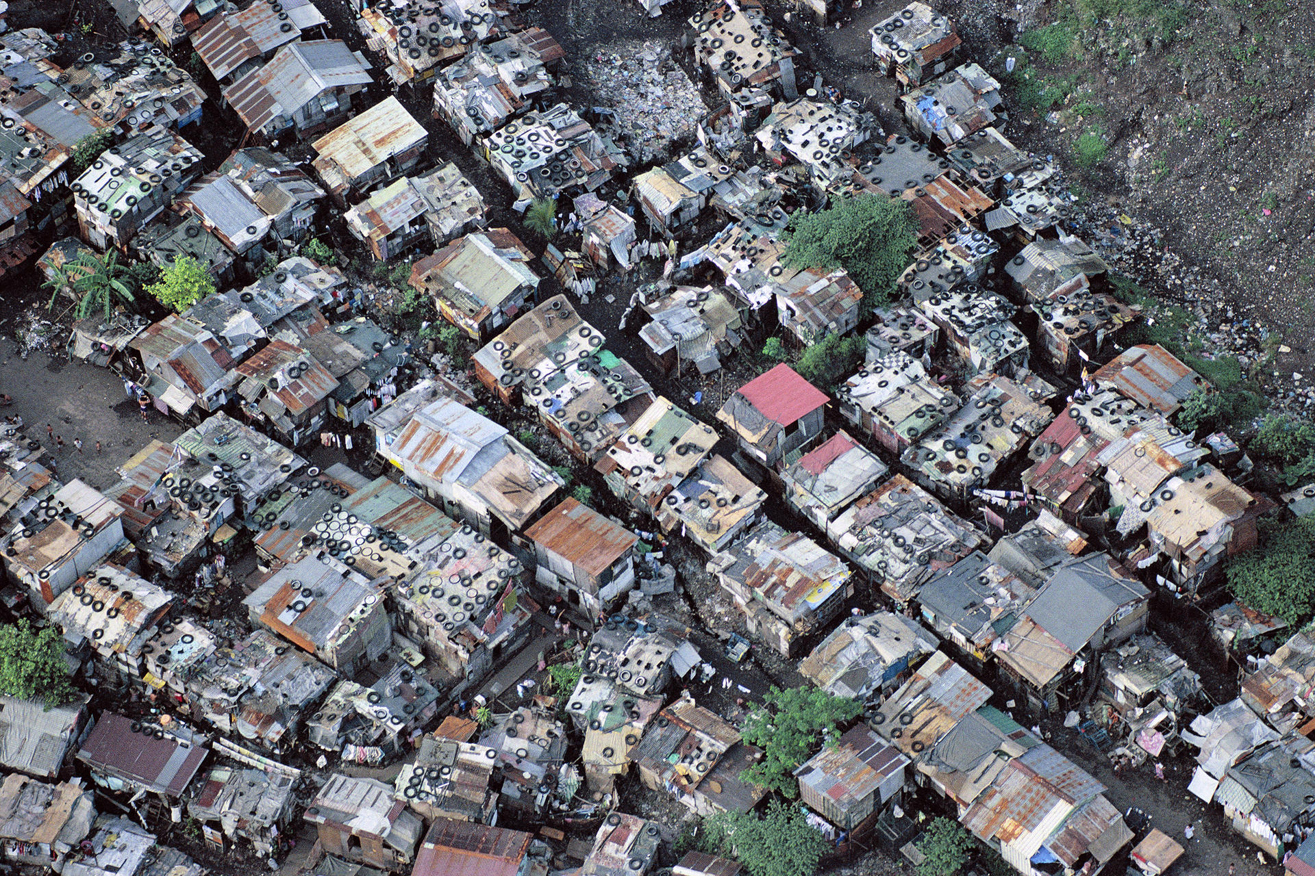 Squatters at Manila’s garbage dump Gerster